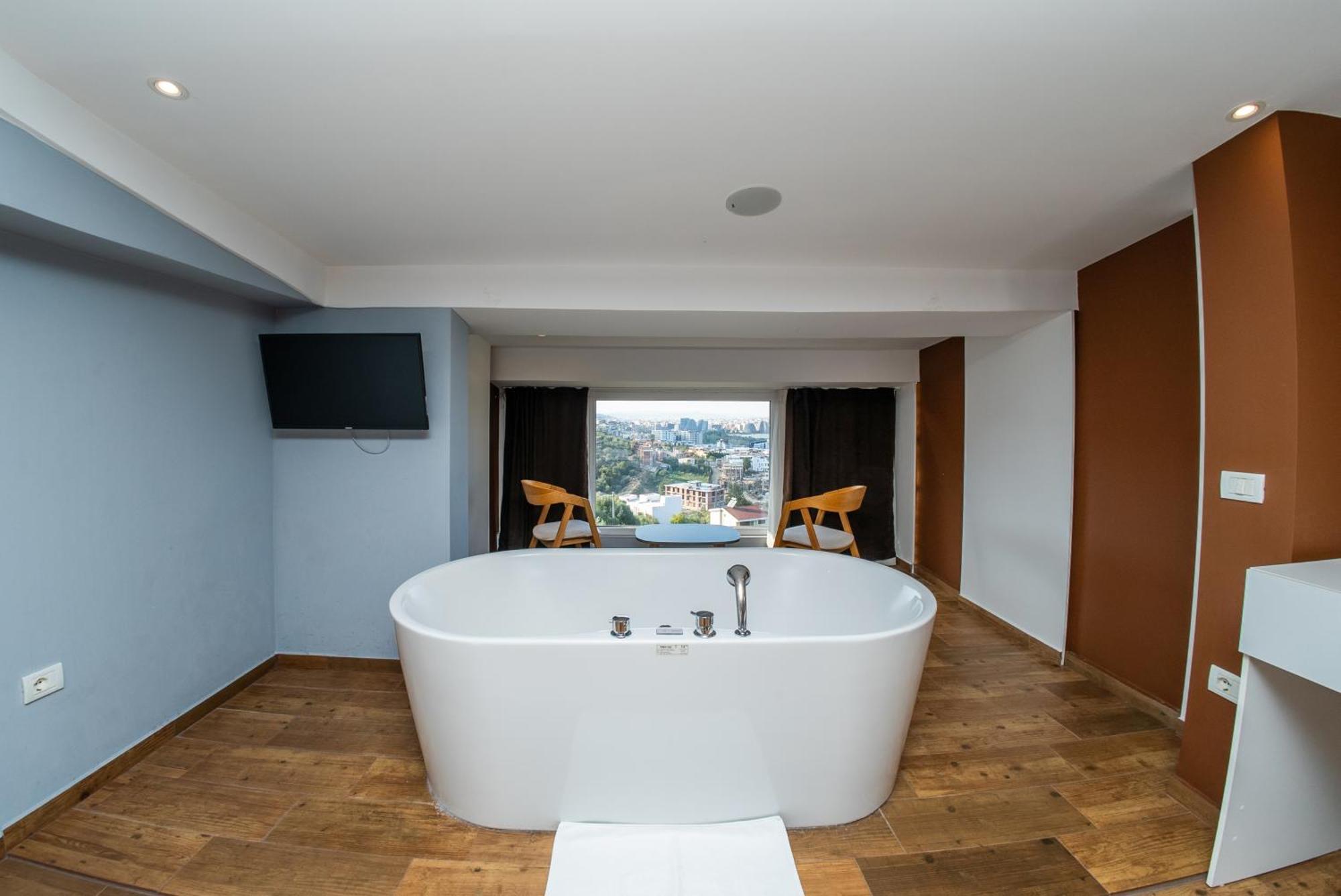Hotel Olivar Tirana 4*
