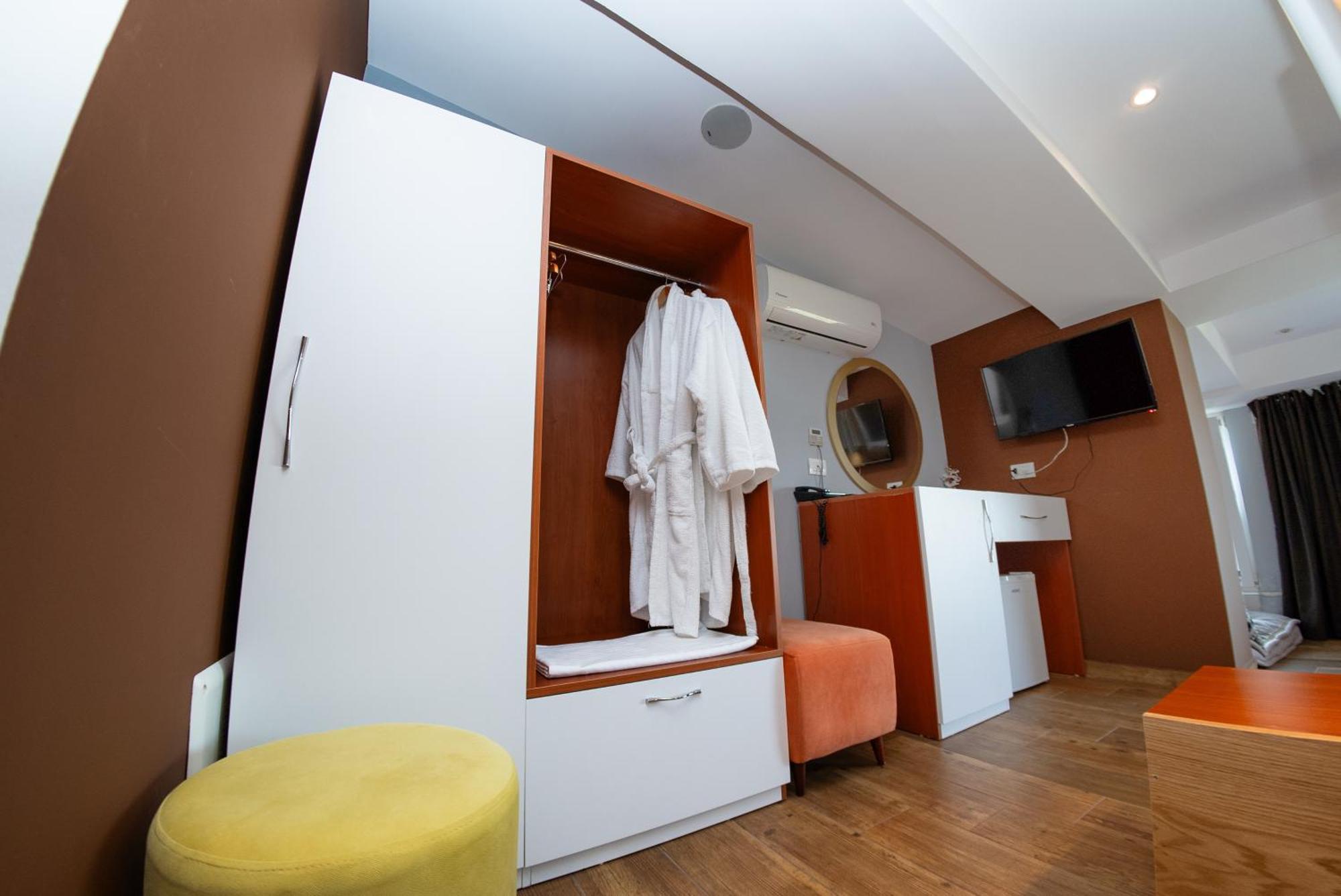 Olivar Tirana 4*